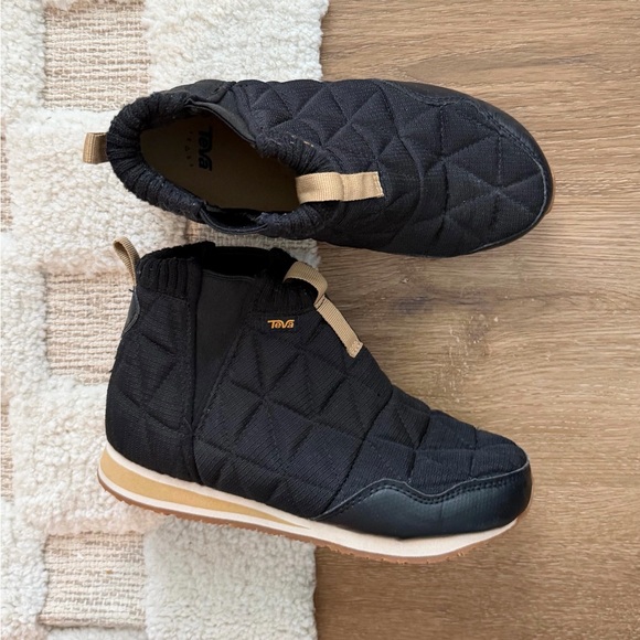 Teva ReEmber Mid Platform Bootie in Black - Picture 2 of 6